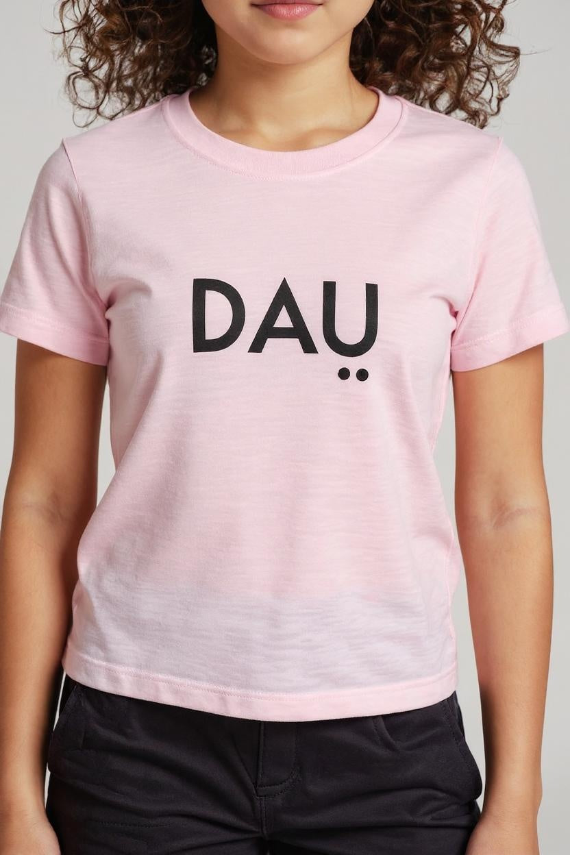 Person wearing a pink t-shirt with 'DAU' printed on it against a neutral background